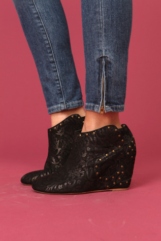 Brocade Wedge