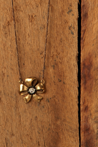 Pretty Bow Pendant Necklace