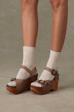 Embossed Buckle Platform