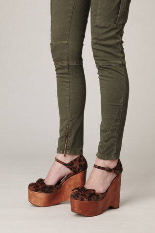 Daisy Wedge Platform