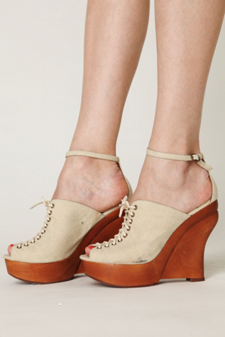 Regis Wedge