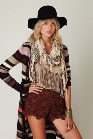 Scalloped Lace Skort