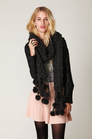 Druki Pom Pom Scarf