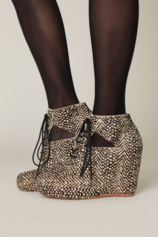 Loara Cut Out Wedge