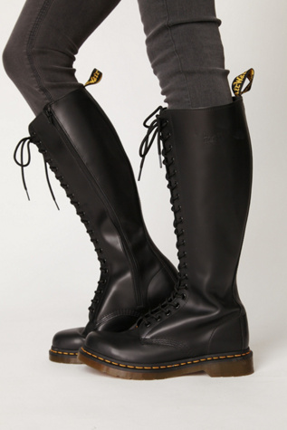 20 Eye Zip Boot