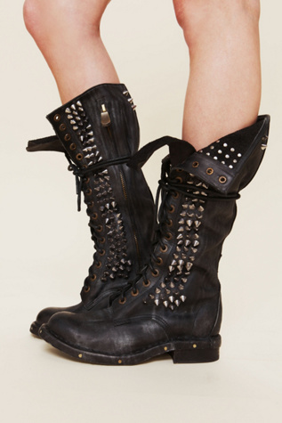 BLACK / SILVER STUDS