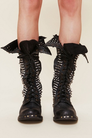 BLACK / SILVER STUDS