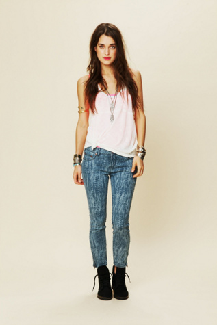 Feather Print Ankle Crop