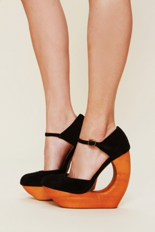Rockaway Cutout Wedge
