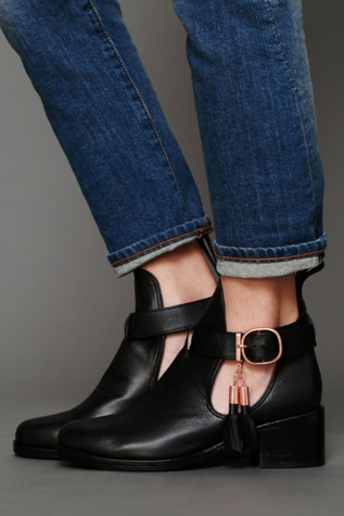 Nix Cutout Ankle Boot