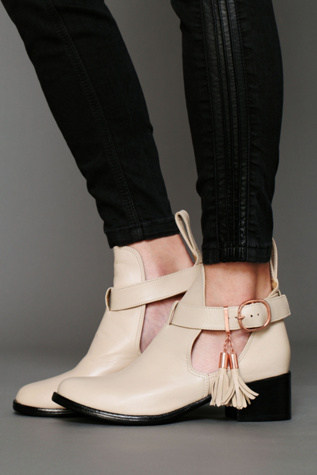 Nix Cutout Ankle Boot