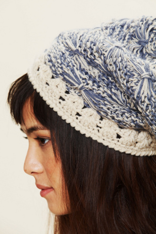 Bow Intarsia Beanie