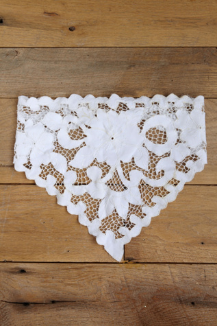 Free People Vintage White Cotton Embroidered Handkerchief  in Vintage-Accessories