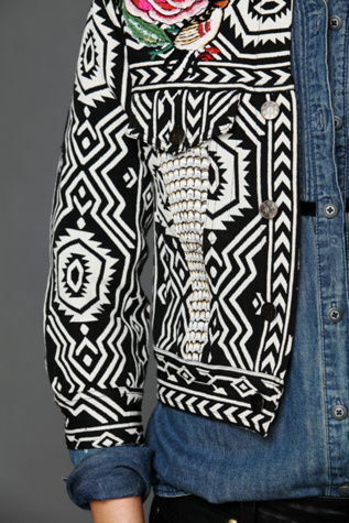 Black / White