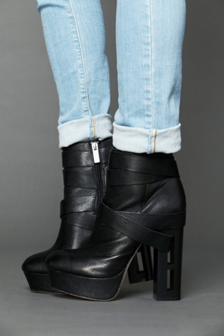 Jyll Platform Wrapped Heel