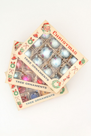 Vintage Set of Assorted Ornaments in vintage-loves-objects