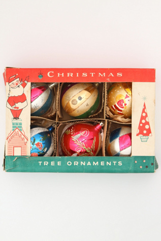 Vintage Set of Assorted Ornaments in vintage-loves-objects