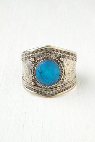 Round Stone Vintage Cuff